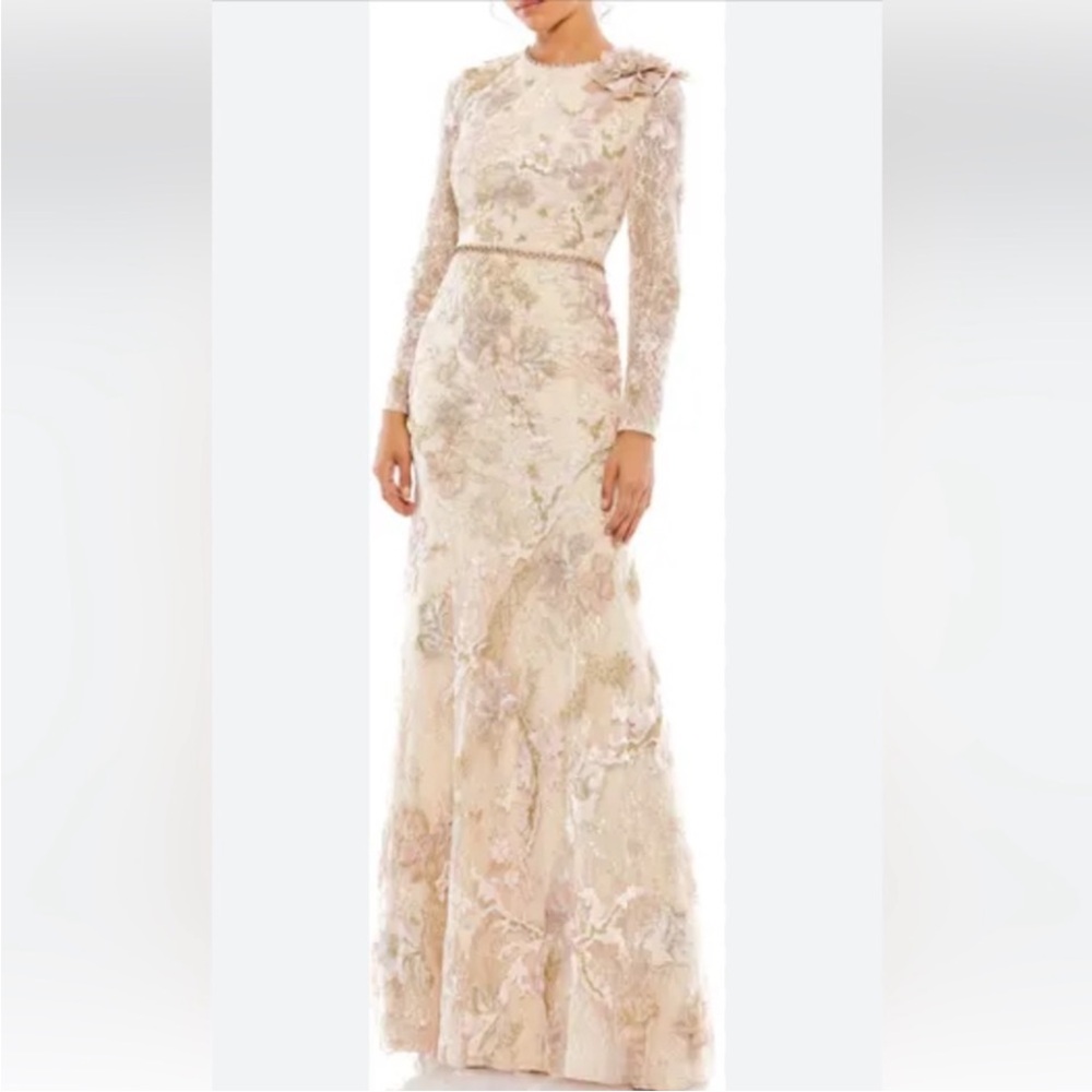 Mac Duggal Lace floral trumpet Long-Sleeve Embroidered Evening Gown